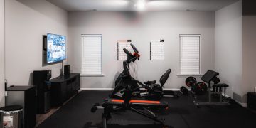 Building a Home Gym: Essential Equipment and Setup Tips